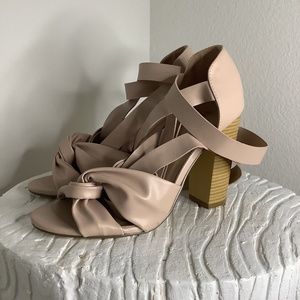 SHOEDAZZLE “DELEY” NUDE WRAP HEELS SIZE 7.5